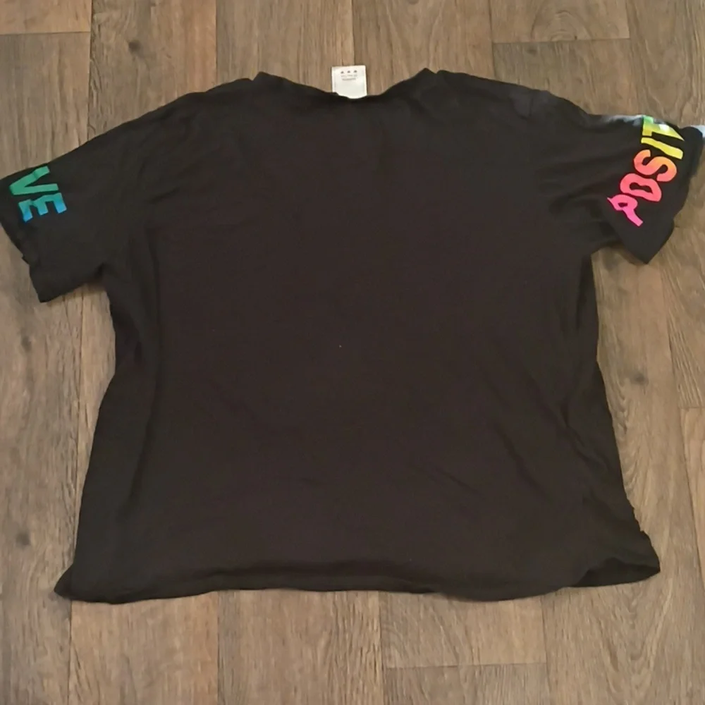 Women's Black Graphic Tee - Focus on the Good - Picture 8 of 9